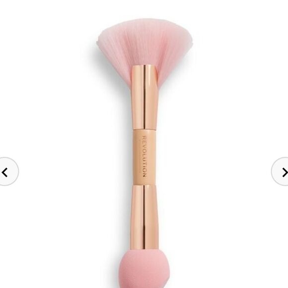 Revolution Beauty Conceal & Fix Setting Powder Duo Brush - Picture 9 of 11